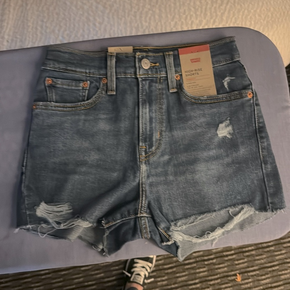 Levi’s High Rise Denim Short *Brand New* Size 25